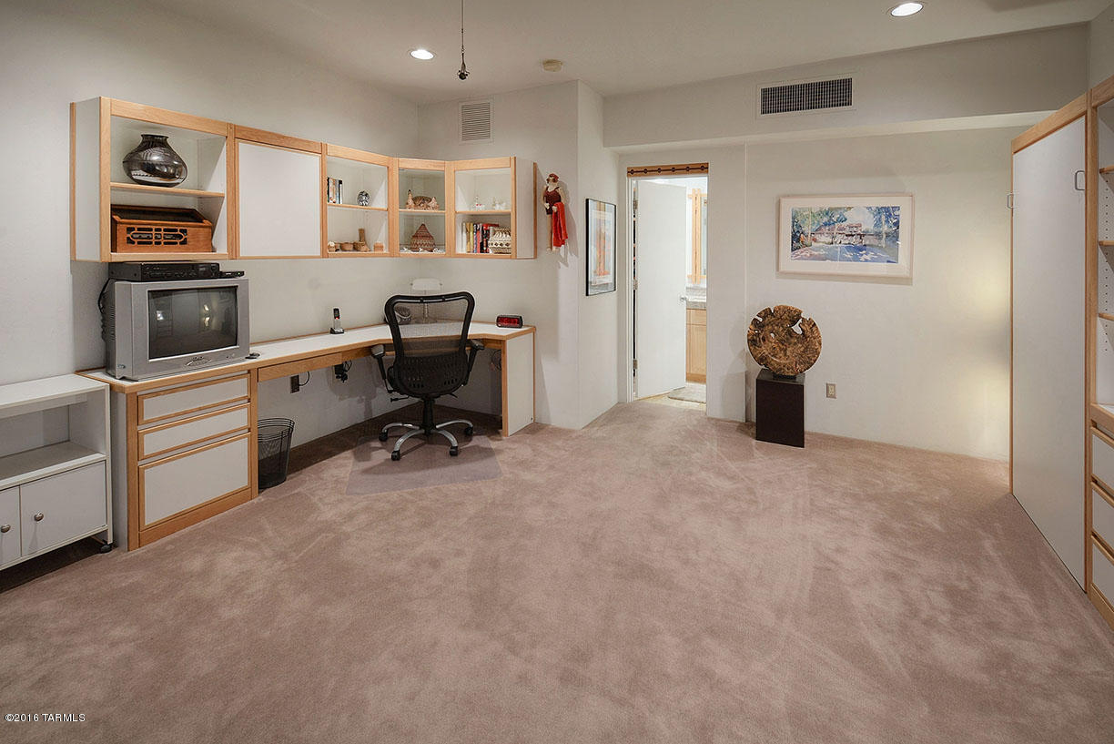 1924 East Buck Ridge Place Oro Valley, AZ 85737 - Photo 20 of 36