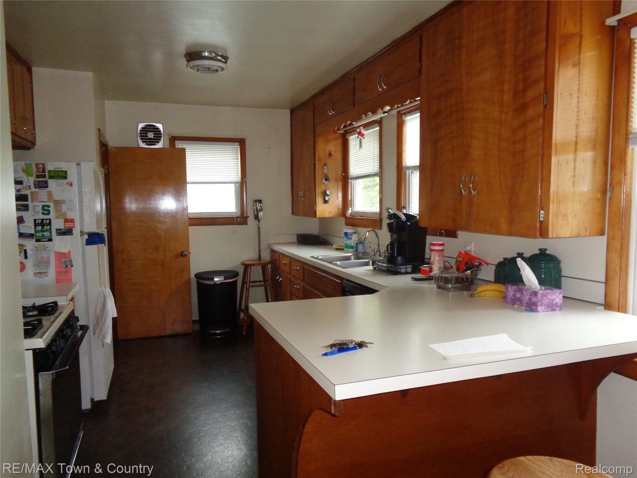 5320 North Linden Road Flint, MI 48504 - Photo 9 of 37 DSC03131.JPG