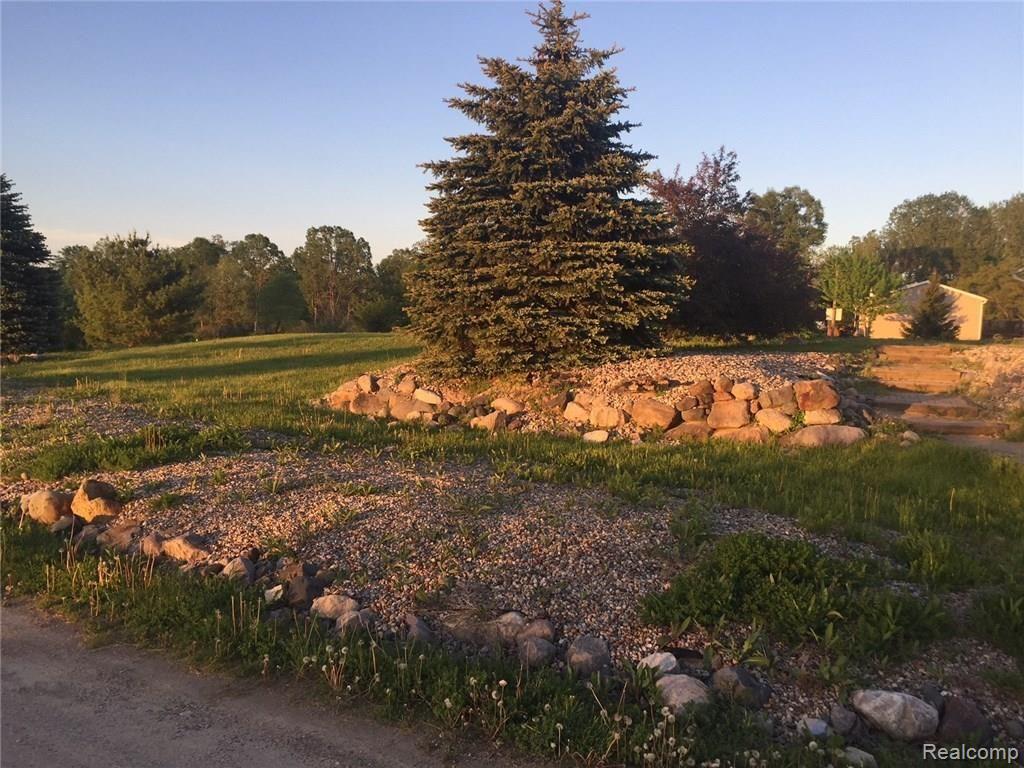 5757 Milett Road Fowlerville, MI 48836 - Photo 25 of 29 25.JPG