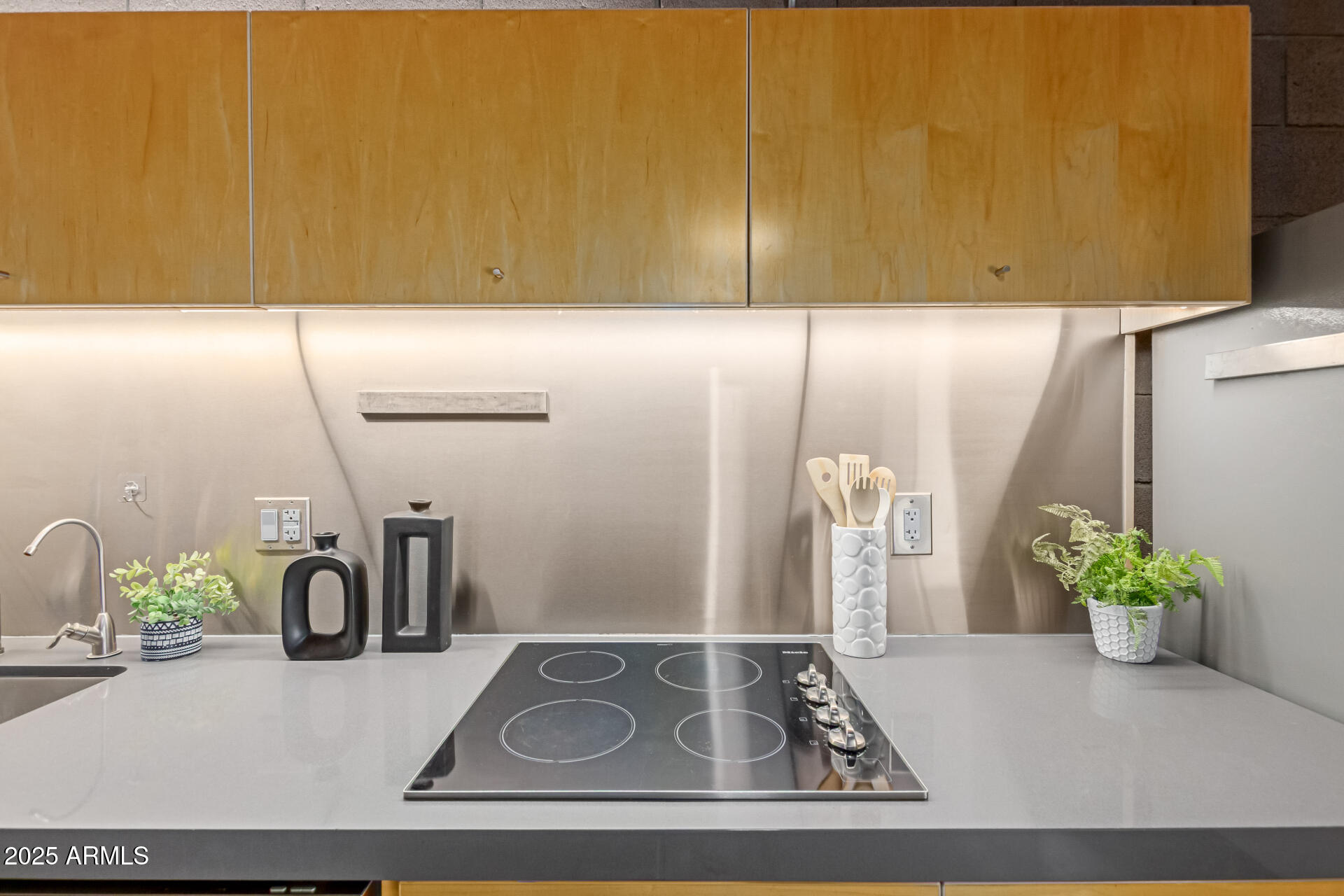 727 East Portland Street, Unit 3 Phoenix, AZ 85006 - Photo 9 of 41 Flat top stove