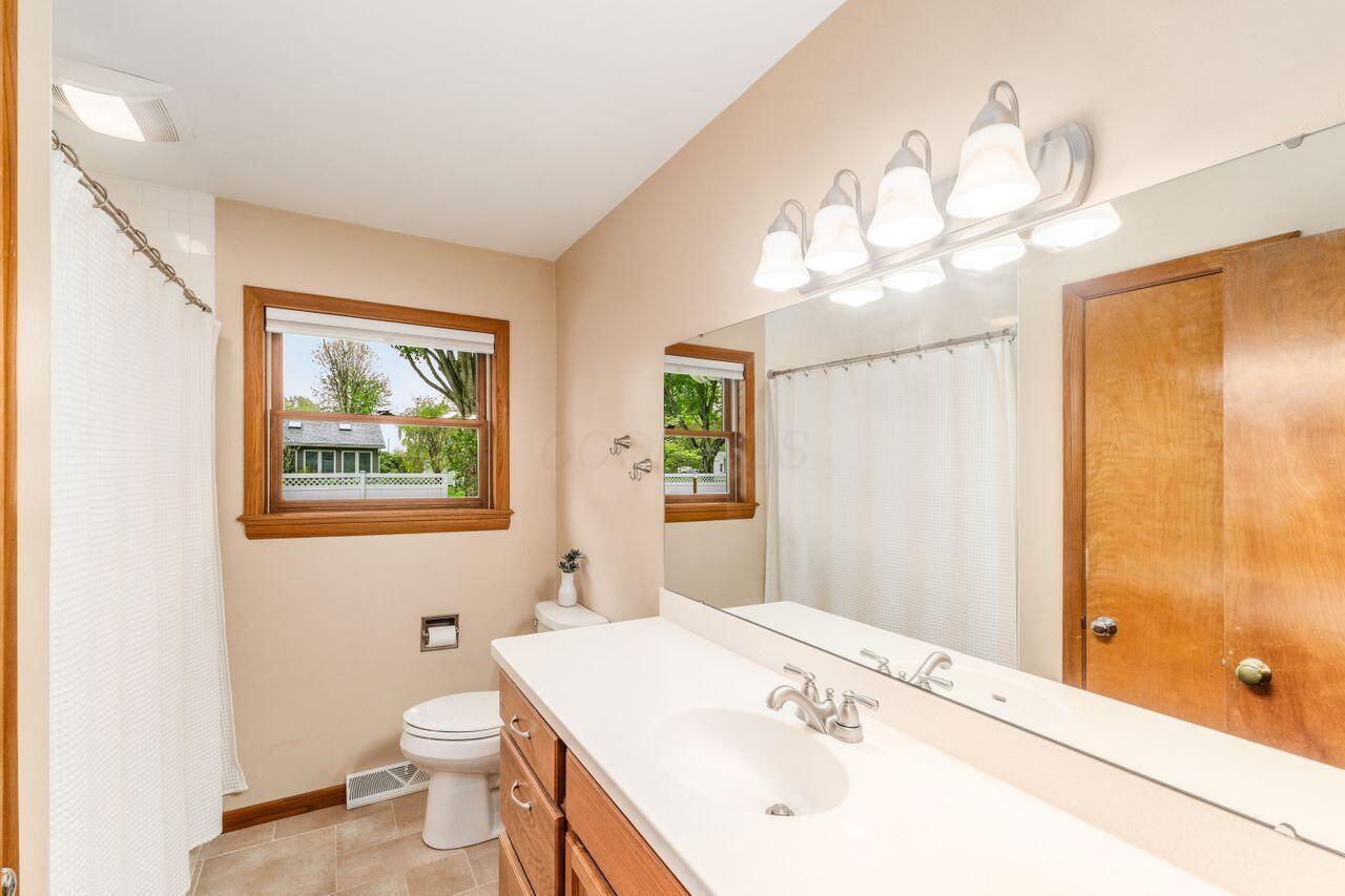 2040 Riggs Road Northeast Newark, OH 43055 - Photo 26 of 45 full bath