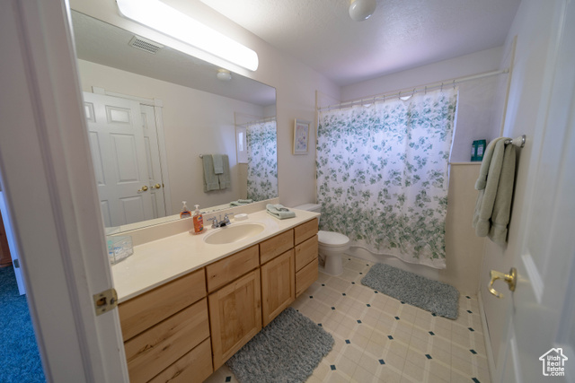 190 600 North Ferron, UT 84523 - Photo 43 of 85 Hallway bath on the level 2 - Full bath featuring vanity, shower / bath combination with curtain, and tile patterned flooring