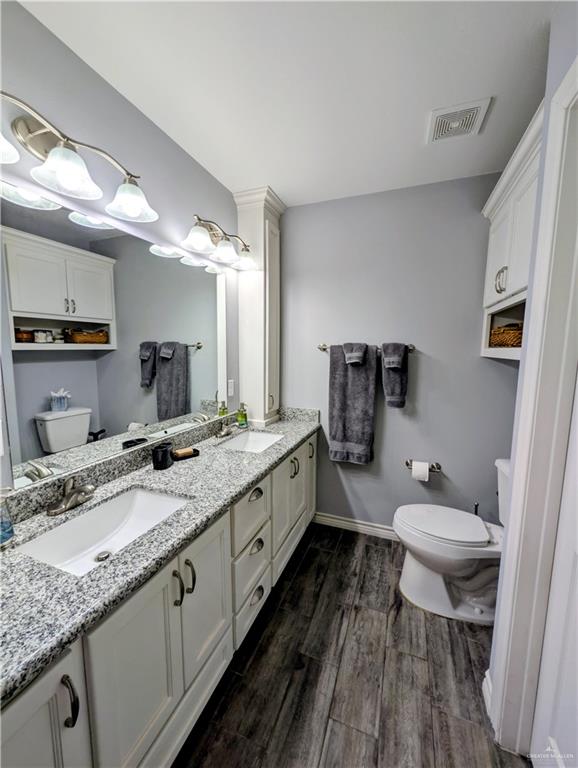 404 Jupiter Street Mission, TX 78572 - Photo 10 of 22 Bathroom featuring double vanity.