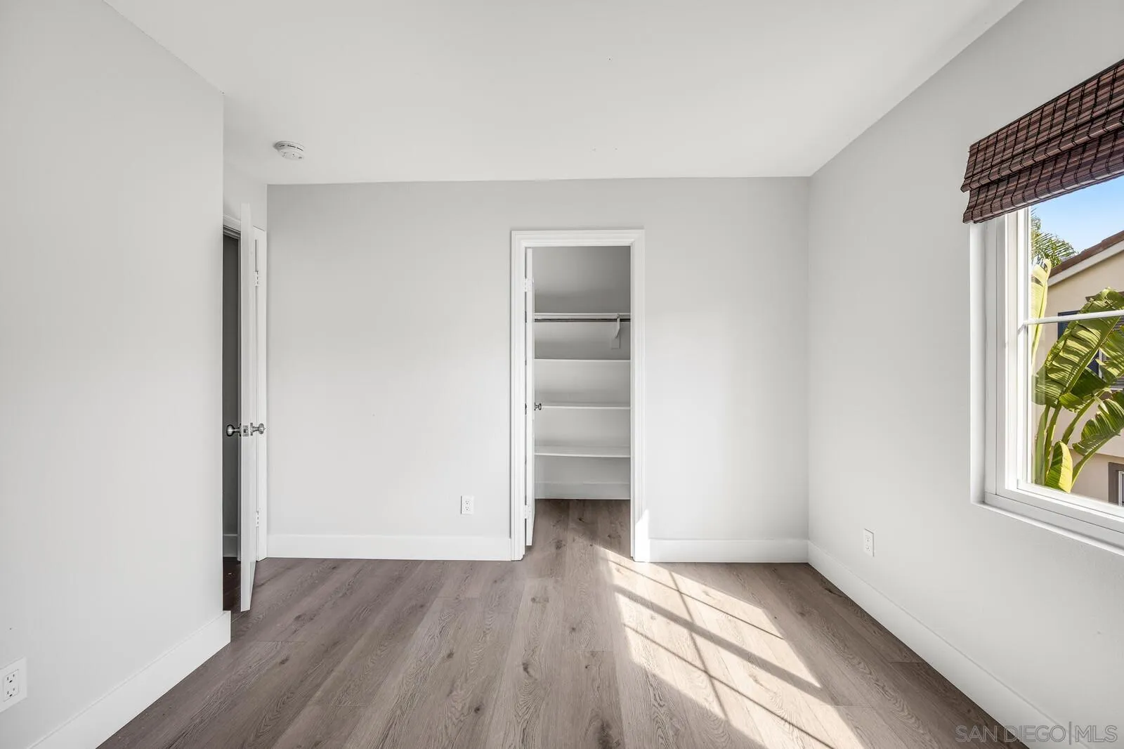 535 Anchorage Avenue Carlsbad, CA 92011 - Photo 30 of 36 an empty room with windows and closet