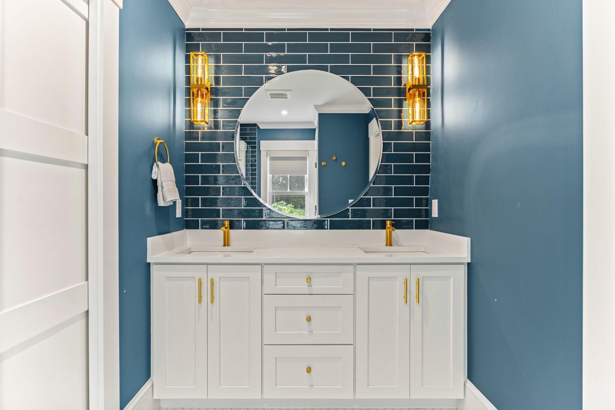 101 Warren Street Osterville, MA 02655 - Photo 13 of 39 a bathroom with a sink and a mirror