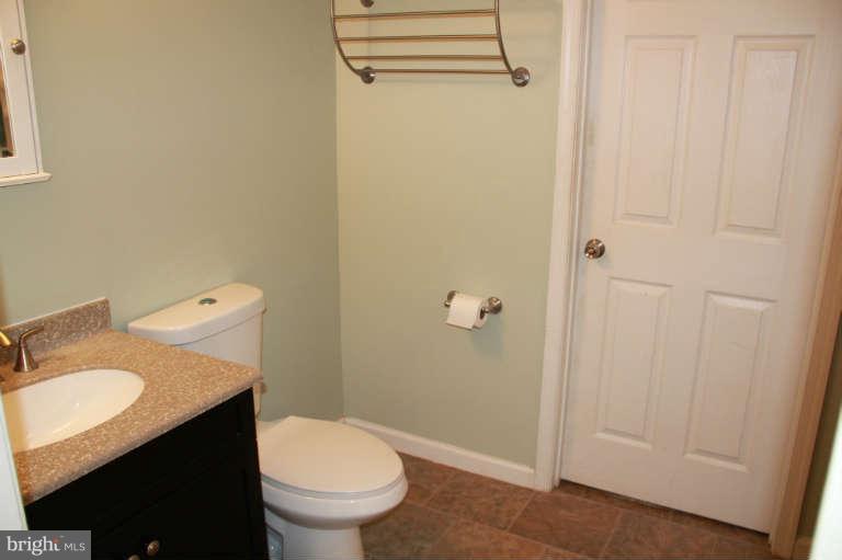 8802 Lakewood Road Baltimore, MD 21234 - Photo 14 of 19 Bath