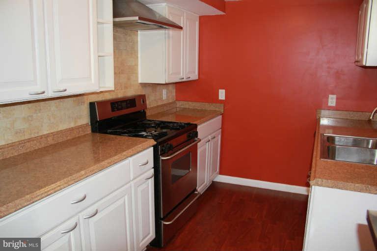 8802 Lakewood Road Baltimore, MD 21234 - Photo 16 of 19 Kitchen