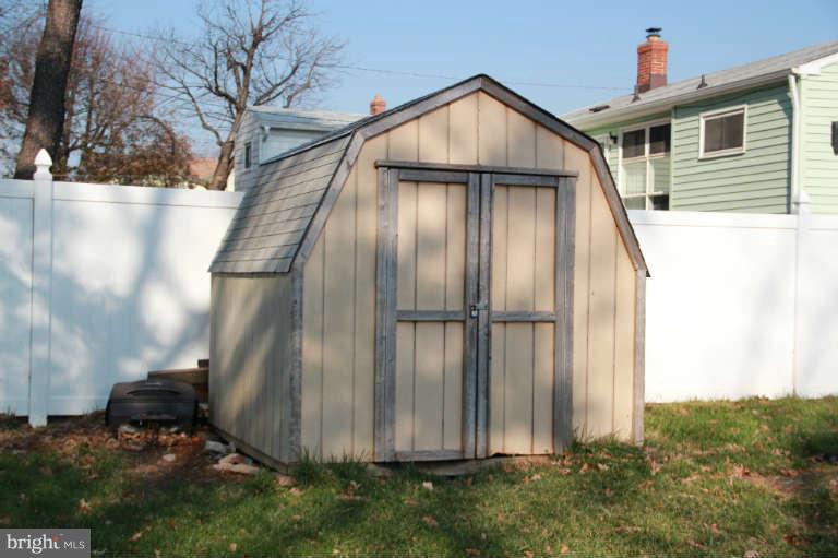 8802 Lakewood Road Baltimore, MD 21234 - Photo 3 of 19 Exterior (Rear)