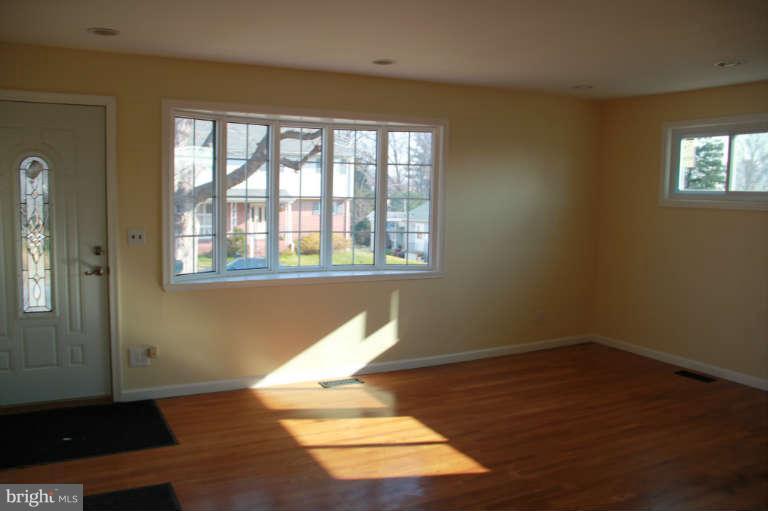 8802 Lakewood Road Baltimore, MD 21234 - Photo 5 of 19 Interior (General)