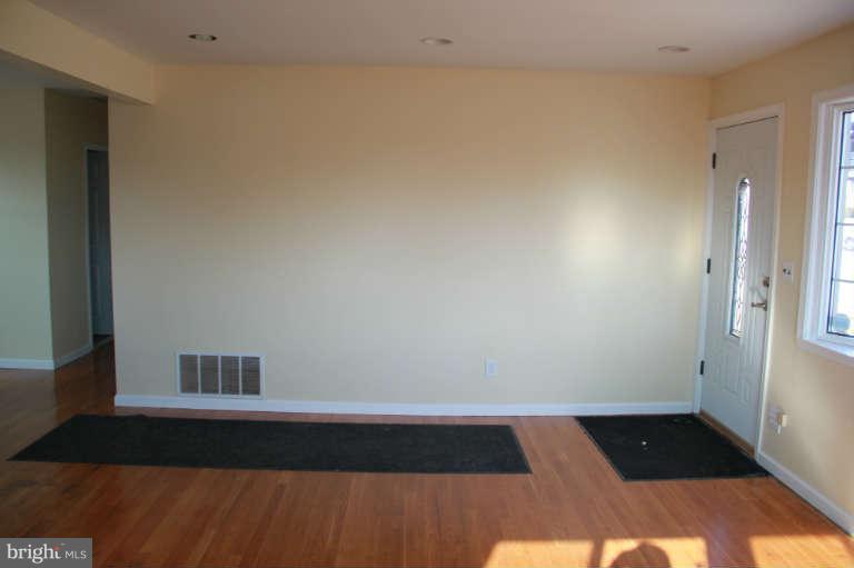8802 Lakewood Road Baltimore, MD 21234 - Photo 7 of 19 Interior (General)