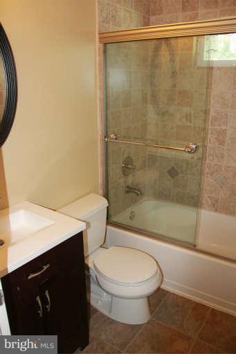 8802 Lakewood Road Baltimore, MD 21234 - Photo 9 of 19 Bath