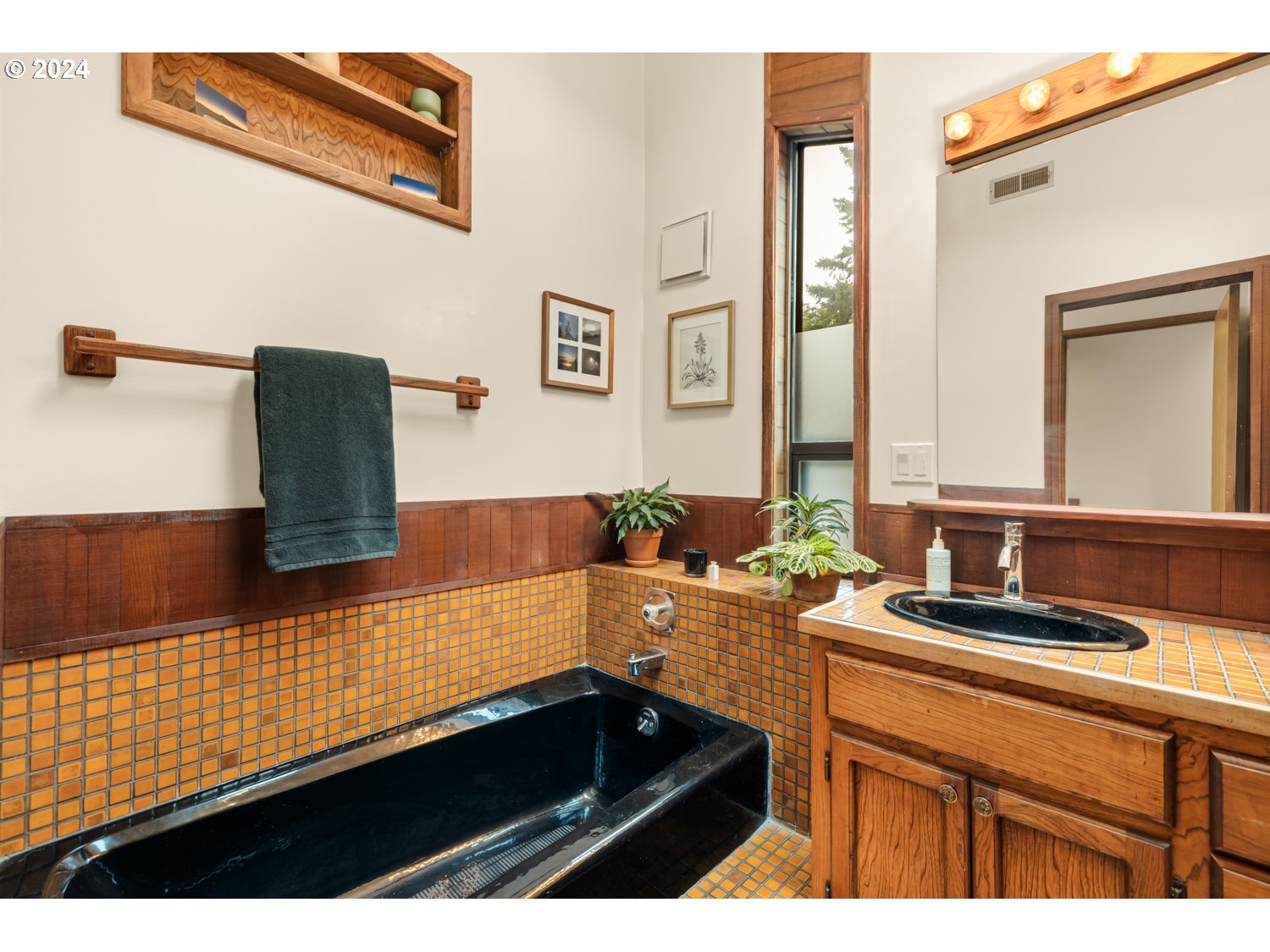 2827 Northeast Rocky Butte Road Portland, OR 97220 - Photo 11 of 48 Gallery Image 11