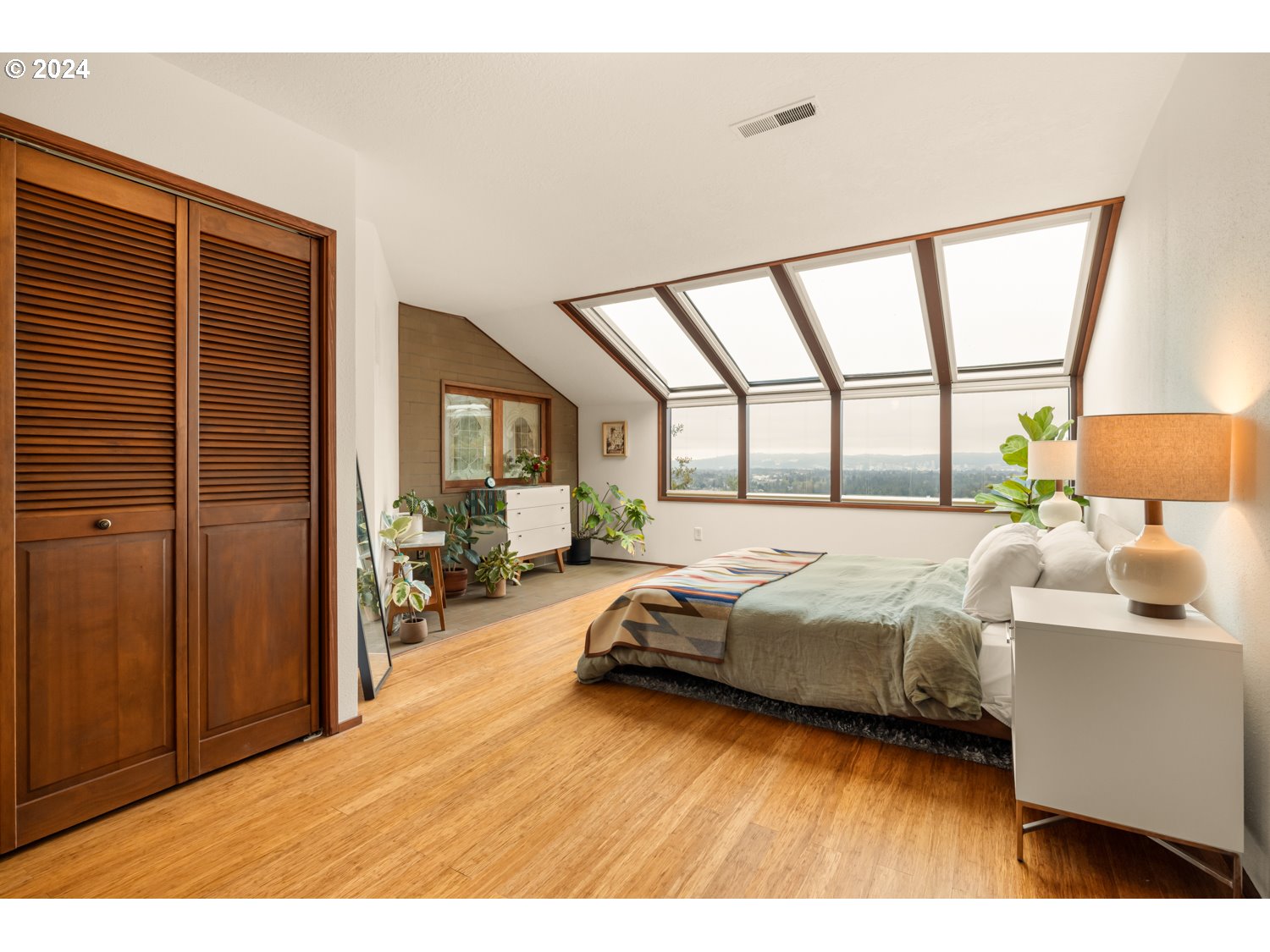 2827 Northeast Rocky Butte Road Portland, OR 97220 - Photo 8 of 48 Gallery Image 8