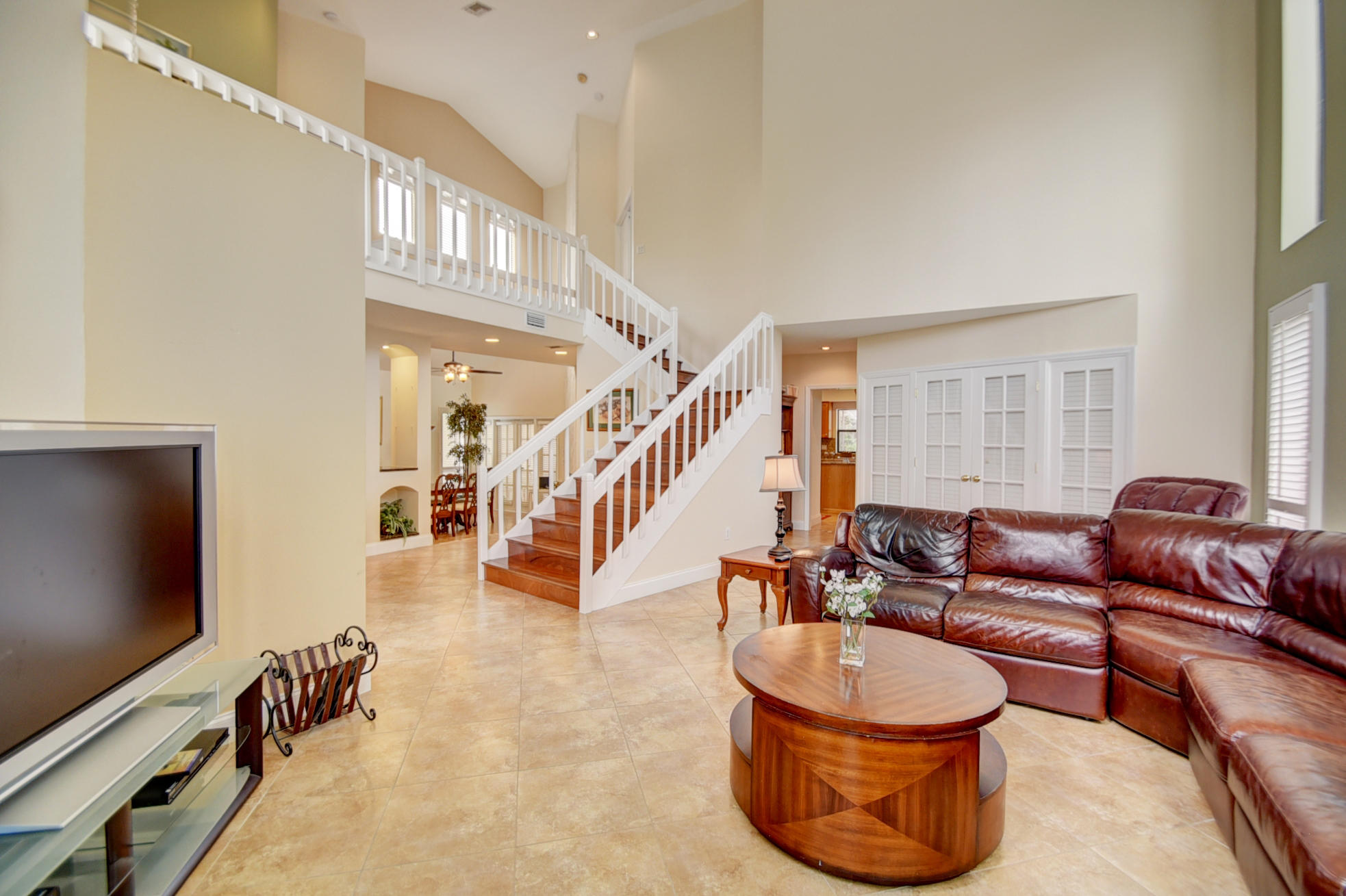22531 Esplanada Circle Boca Raton, FL 33433 - Photo 9 of 56 Volume Ceilings