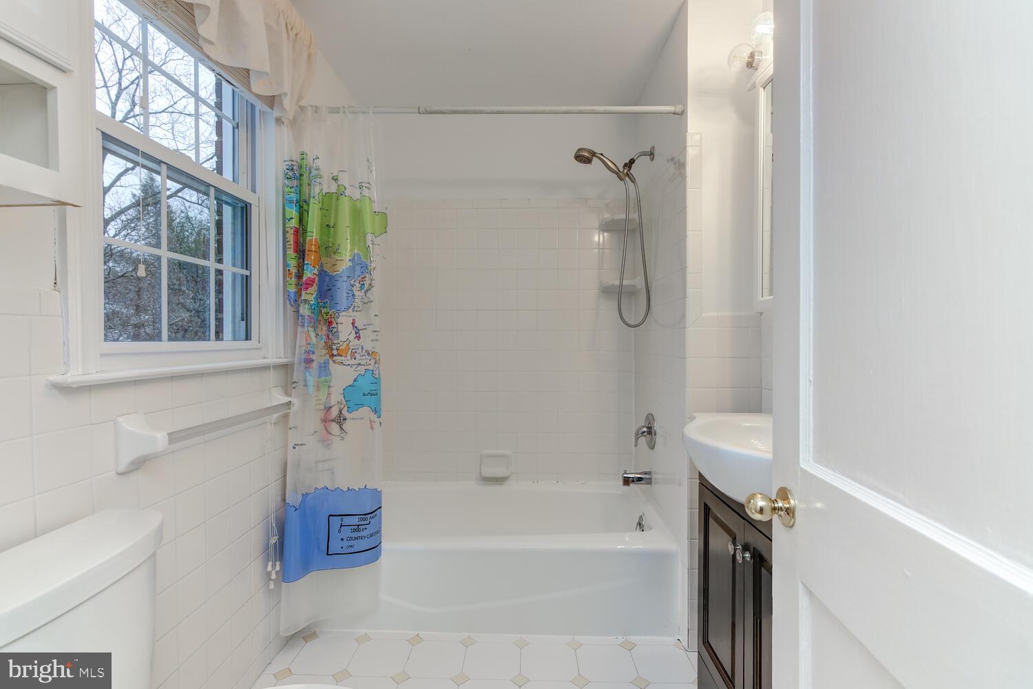 28 Murphy Road Wilmington, DE 19803 - Photo 17 of 23 Bathroom
