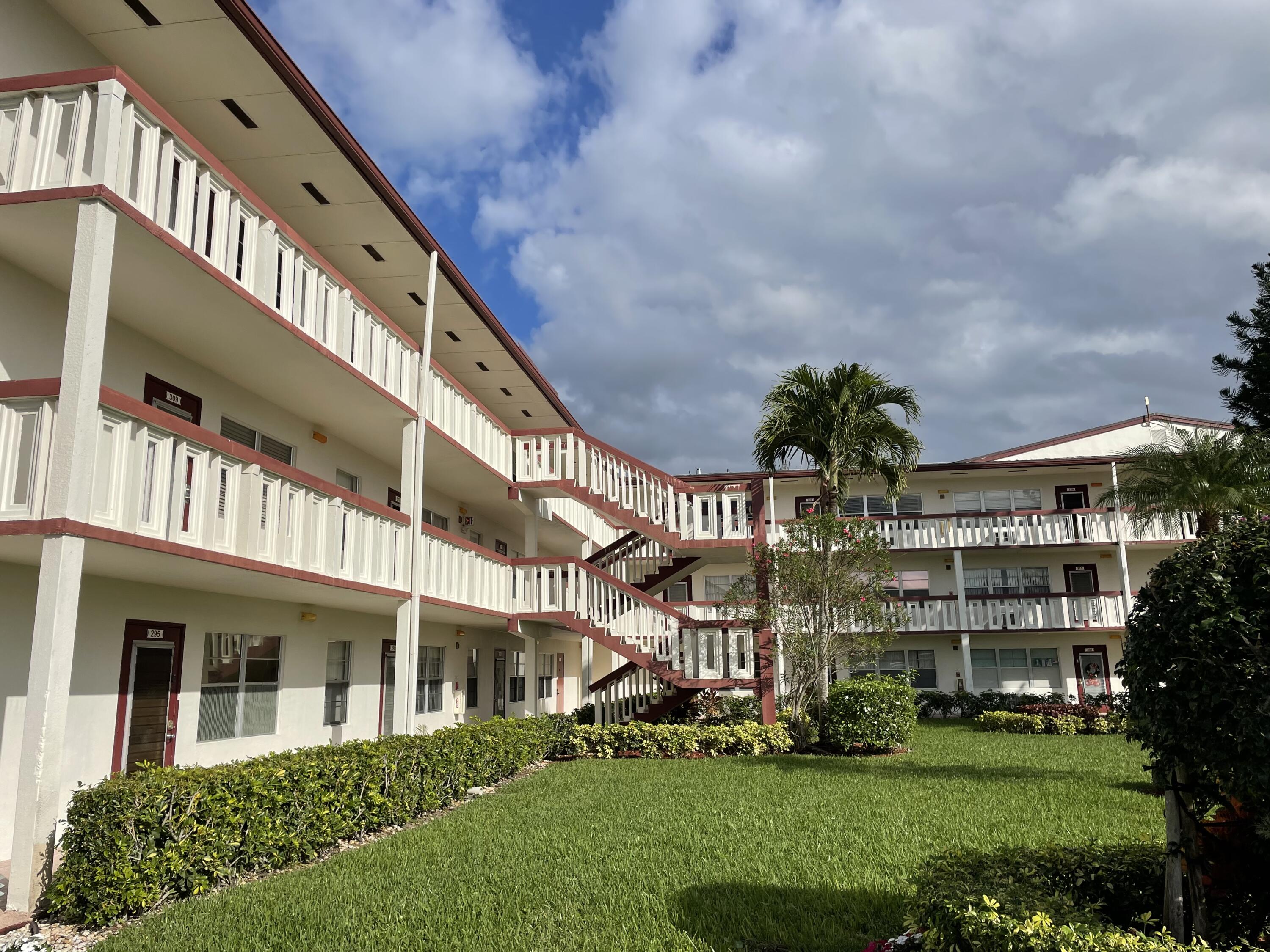 311 Fanshaw Drive, Unit H Boca Raton, FL 33434 - Photo 12 of 14 Exterior