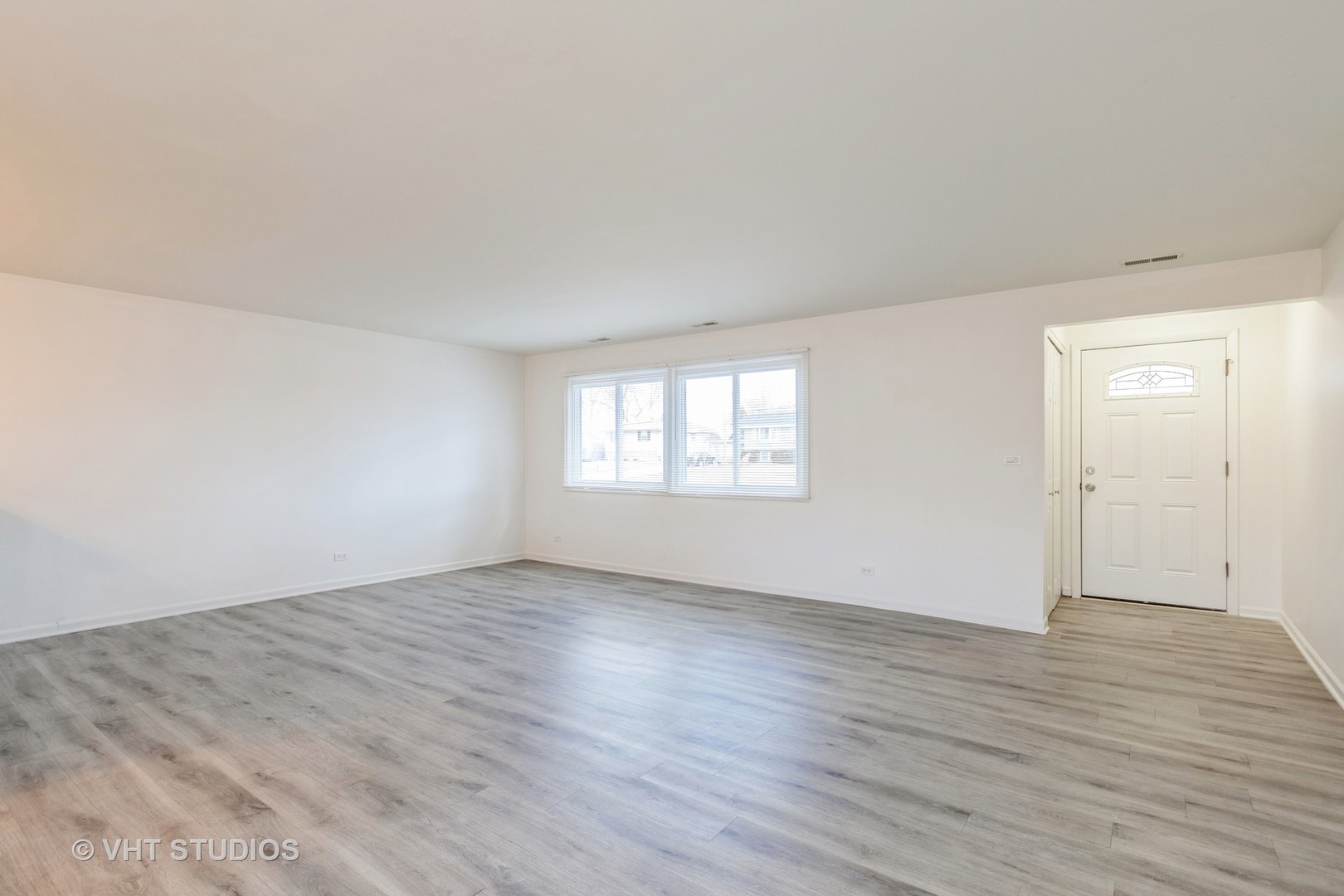 534 Springinsguth Road Schaumburg, IL 60193 - Photo 6 of 15 Gallery Image 6