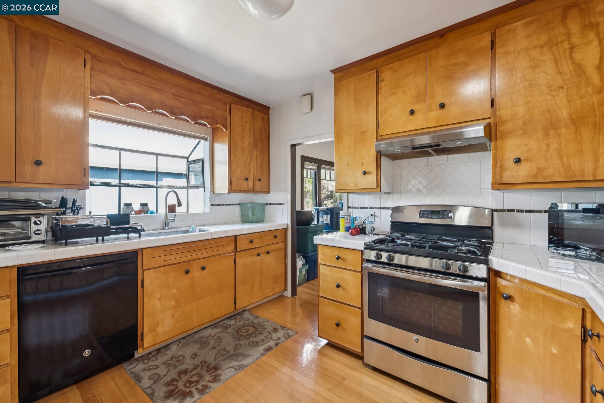1242 Hopkins Street Berkeley, CA 94702 - Photo 19 of 84