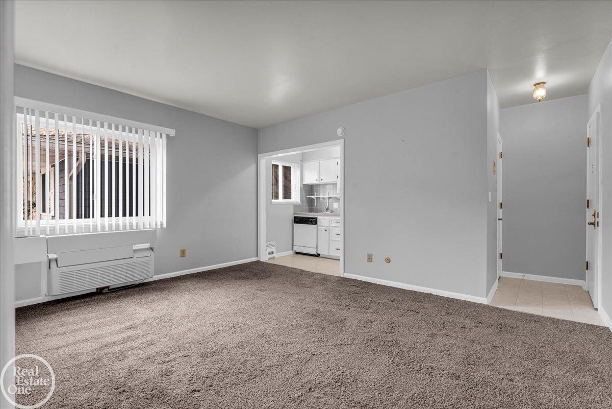 4500 Lakeshore Road, Unit 3 Fort Gratiot, MI 48059 - Photo 5 of 22 50170650-de8c86c6-1c80-4fee-8593-321992734e77.JPG