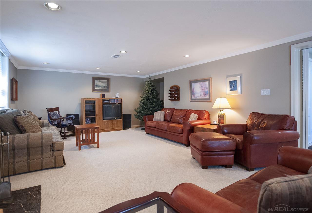 1415 South Renaud Road Grosse Pointe, MI 48236 - Photo 49 of 65 31386500-48.JPG
