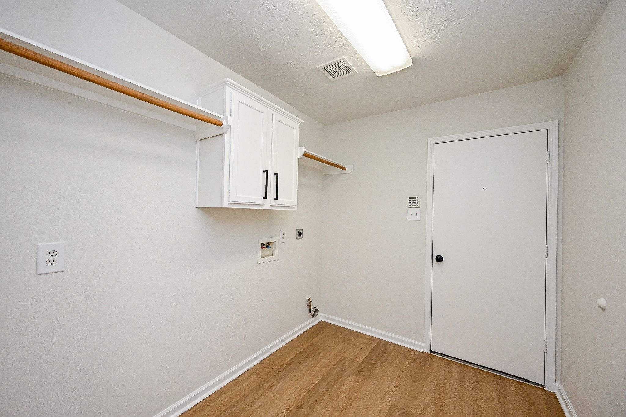 13007 Turnbridge Trail Houston, TX 77065 - Photo 19 of 20 a view of small space with wooden floor