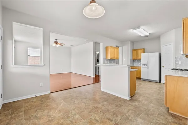 $2,350 | 7535 Park Bend Lane, Pasadena, TX 77505