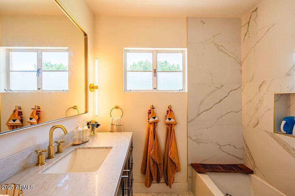 3234 East Coolidge Street Phoenix, AZ 85018 - Photo 16 of 24 Bathroom 2