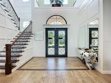 a car parked on the side of a building