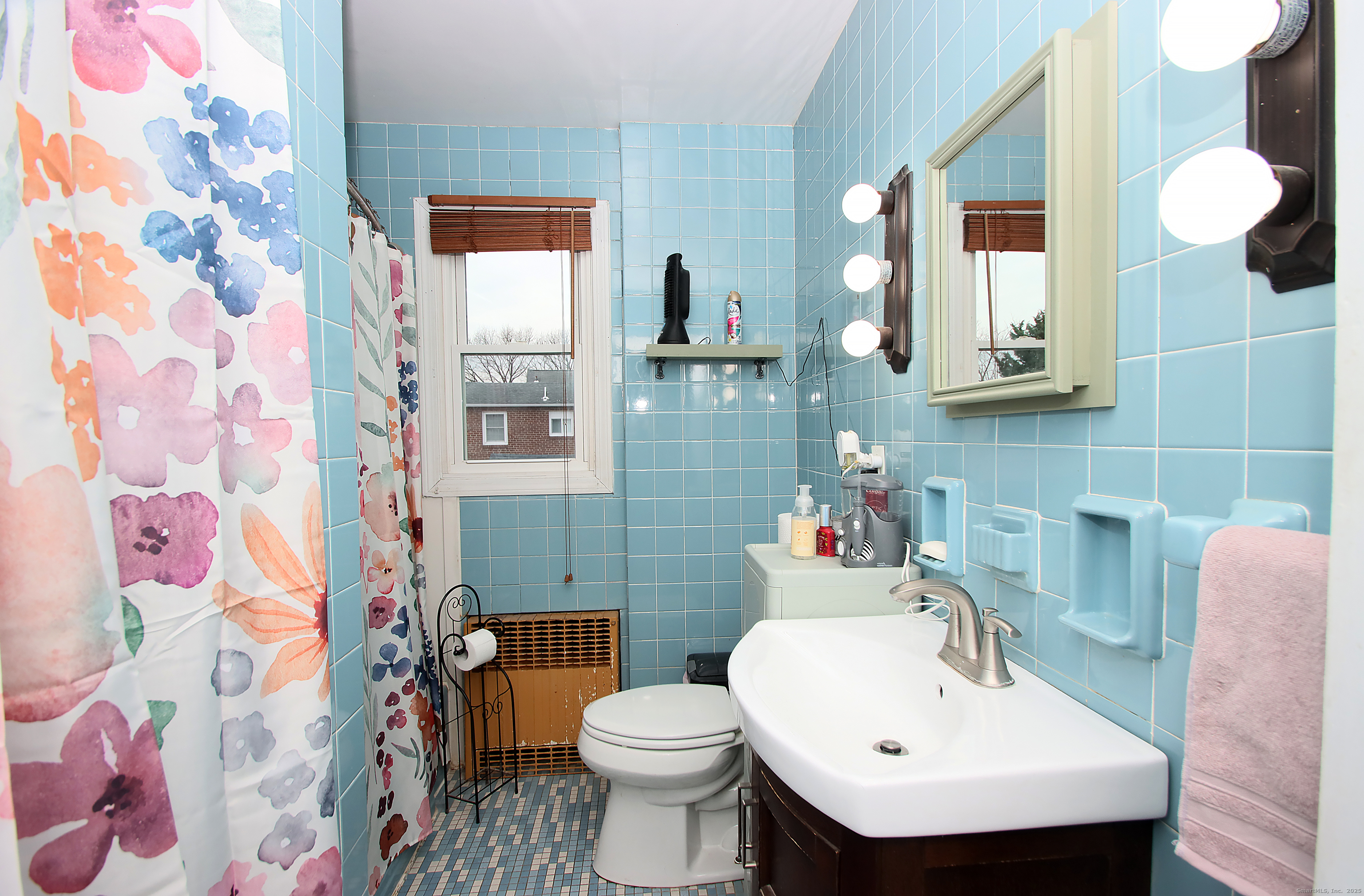 2 Treadwell Street West Haven, CT 06516 - Photo 20 of 33