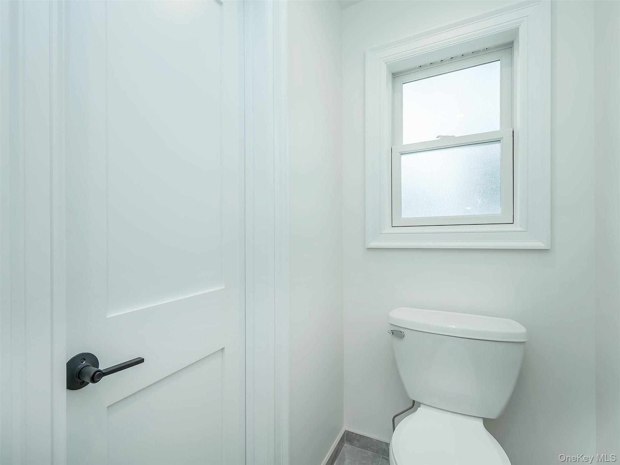 35 A Dunwood Road Port Washington, NY 11050 - Photo 13 of 36