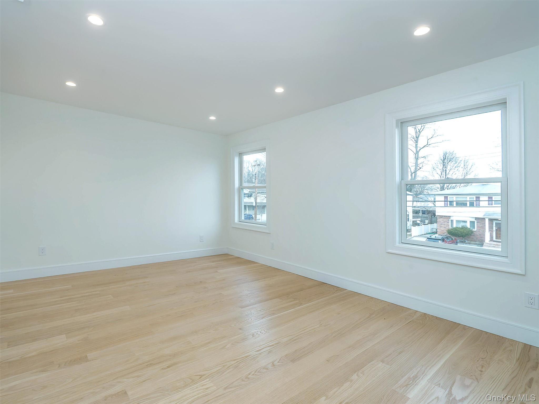 35 A Dunwood Road Port Washington, NY 11050 - Photo 20 of 36