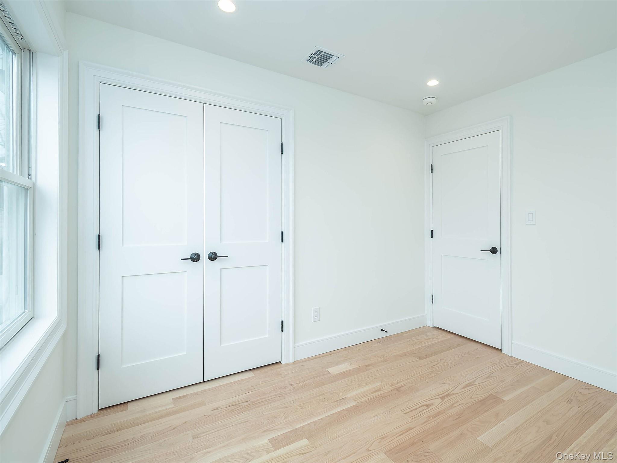 35 A Dunwood Road Port Washington, NY 11050 - Photo 21 of 36