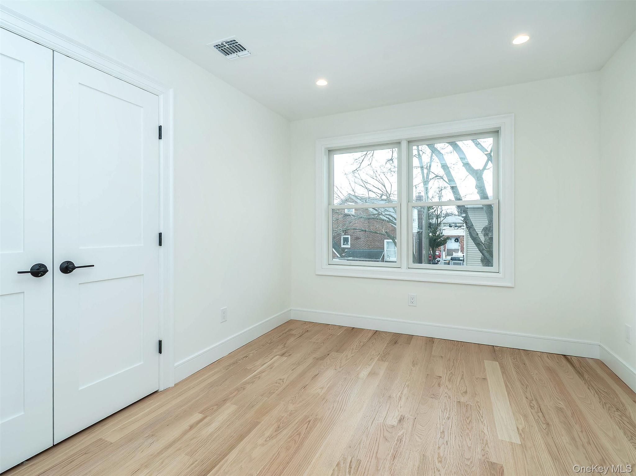 35 A Dunwood Road Port Washington, NY 11050 - Photo 24 of 36