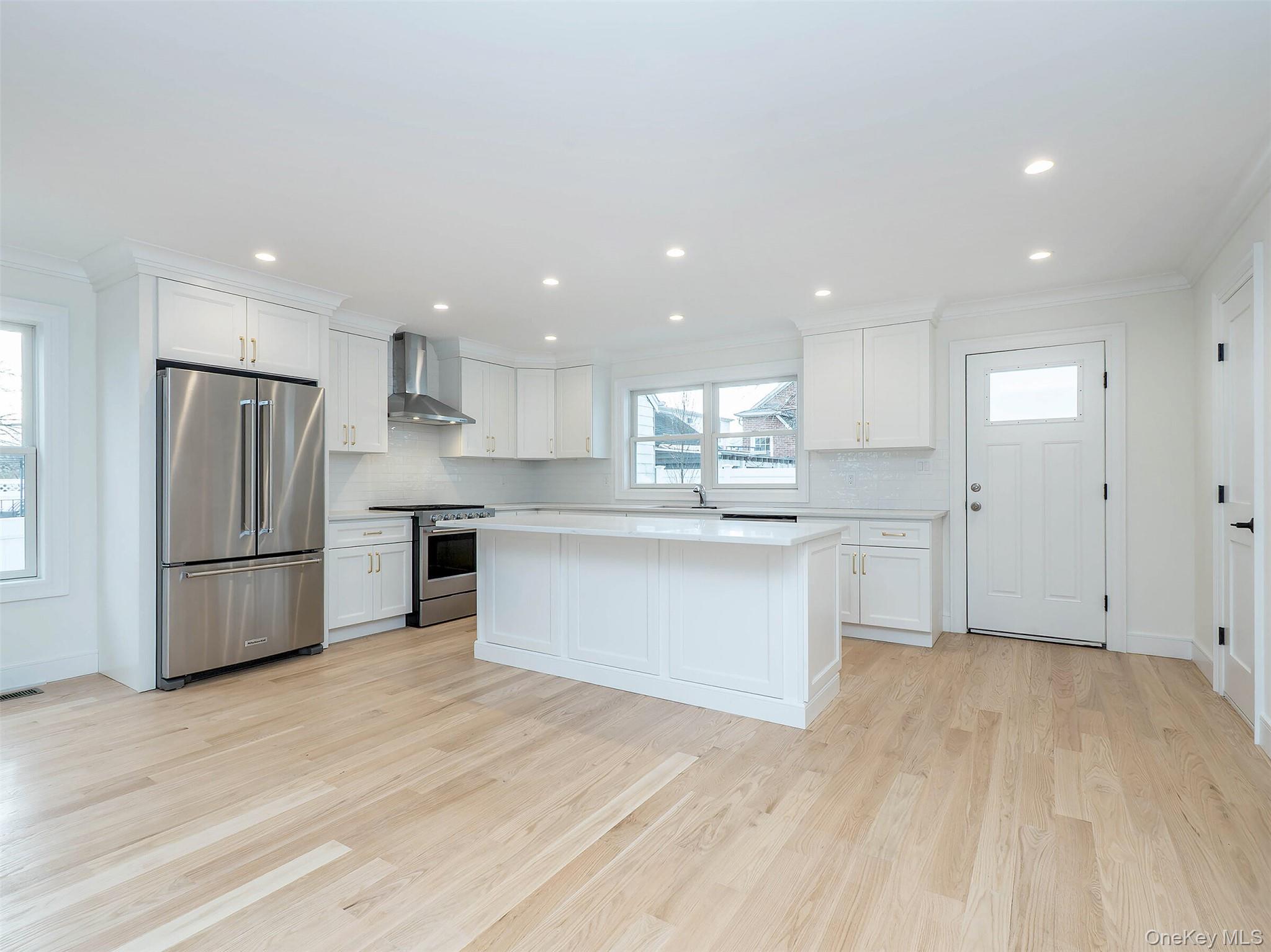 35 A Dunwood Road Port Washington, NY 11050 - Photo 8 of 36