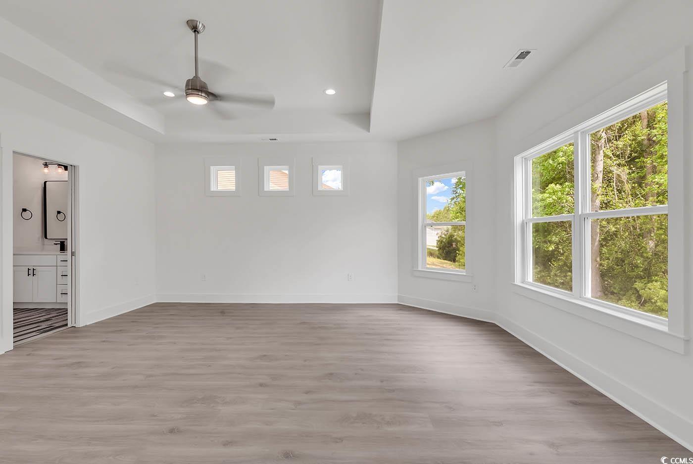 318 Dunbarton Lane Conway, SC 29526 - Photo 19 of 33 Owners Suite featuring wall to wall bay window, ce