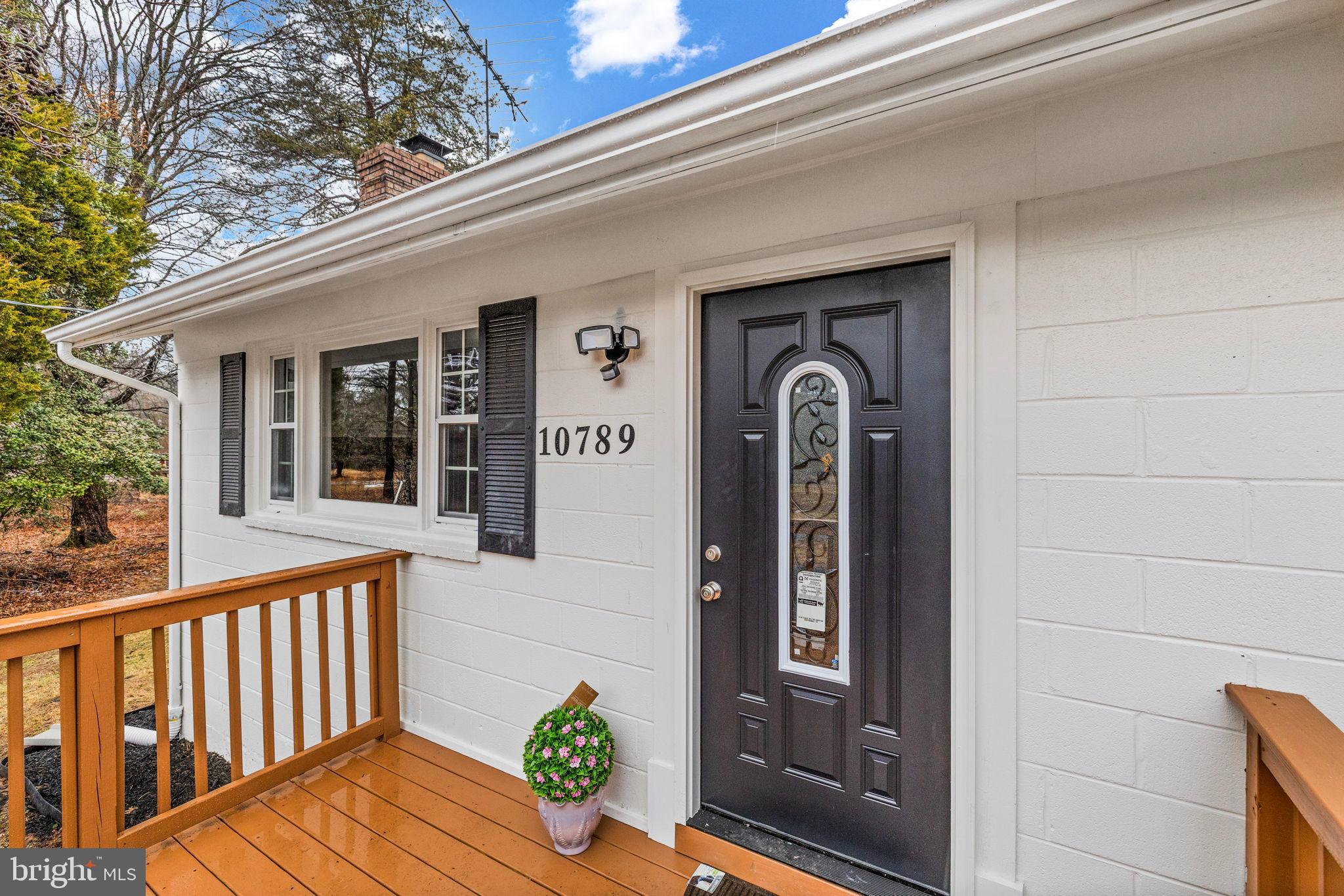 10789 Brent Town Road Catlett, VA 20119 - Photo 5 of 55 Charming entrance with modern appeal.