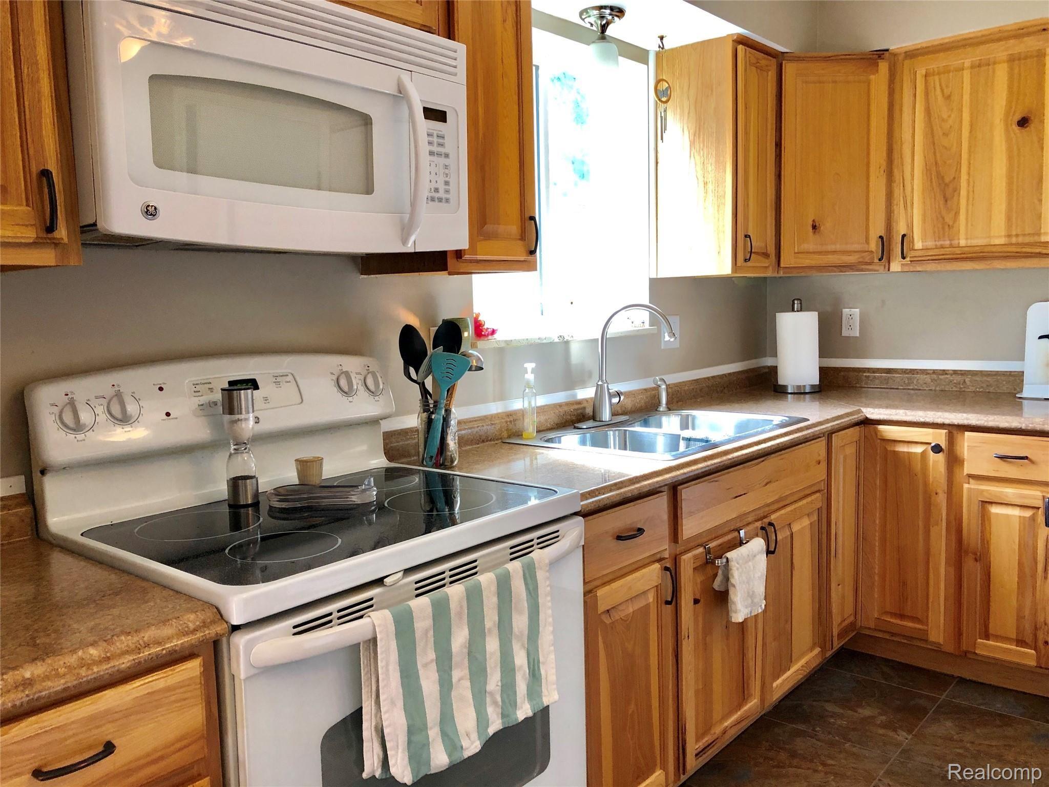 11445 Main Road Fenton, MI 48430 - Photo 14 of 25 7E37D4CC-5248-4276-A2C7-1298B7BDE96C.jpeg