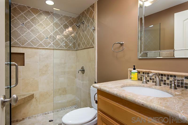 201 Bonair Street, Unit E La Jolla, CA 92037 - Photo 15 of 25