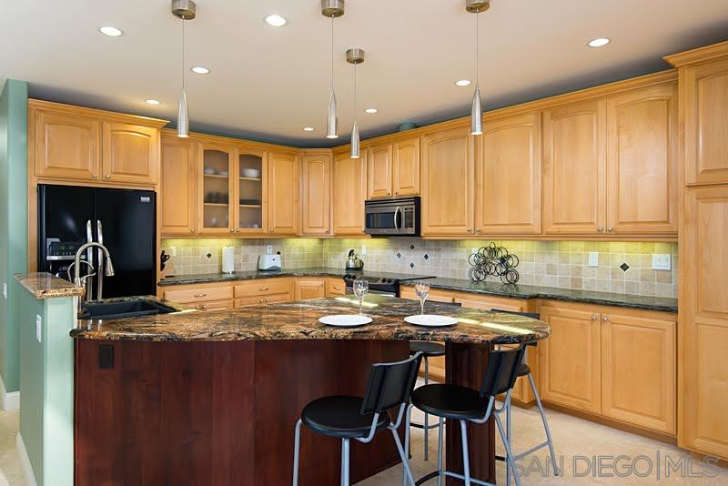 201 Bonair Street, Unit E La Jolla, CA 92037 - Photo 9 of 25