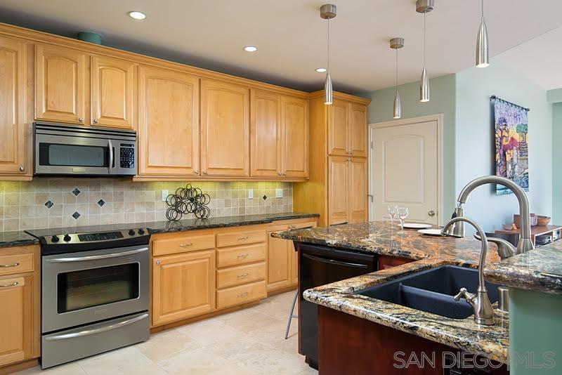 201 Bonair Street, Unit E La Jolla, CA 92037 - Photo 10 of 25