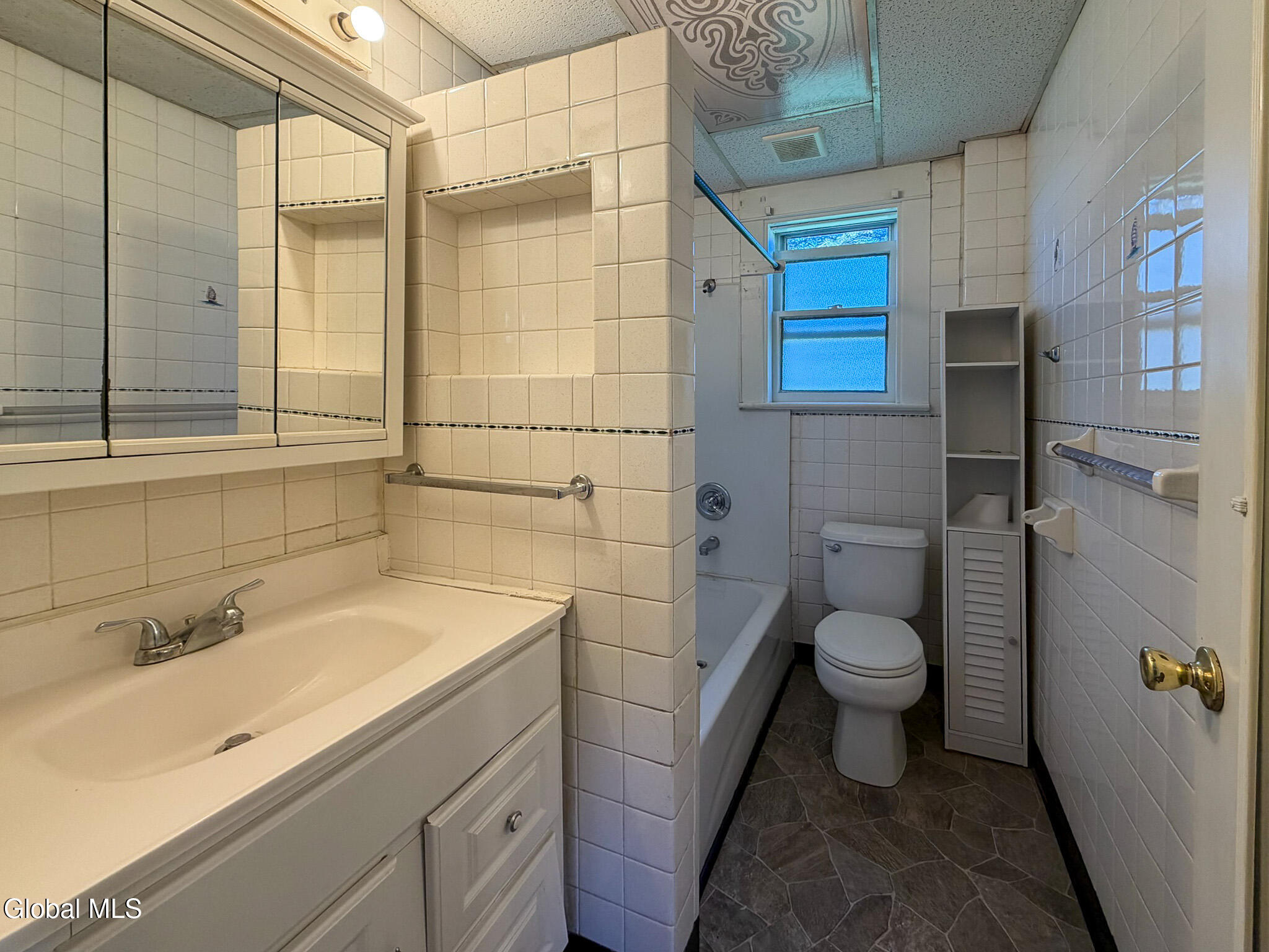 378 Bradford Road Schenectady, NY 12304 - Photo 26 of 37 IMG_1195