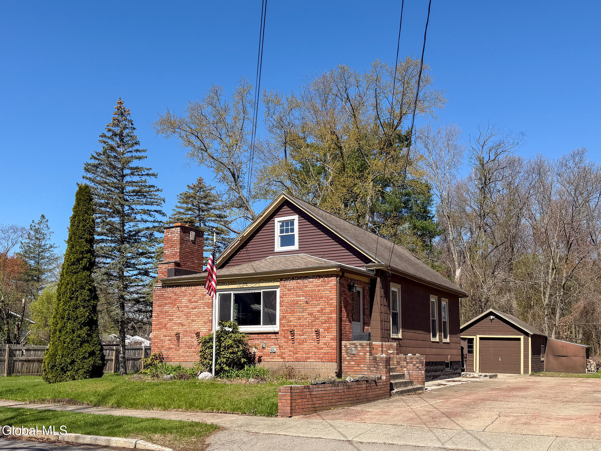 378 Bradford Road Schenectady, NY 12304 - Photo 3 of 37 IMG_1465