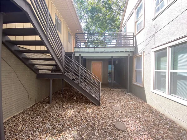 a view of entryway with a front door