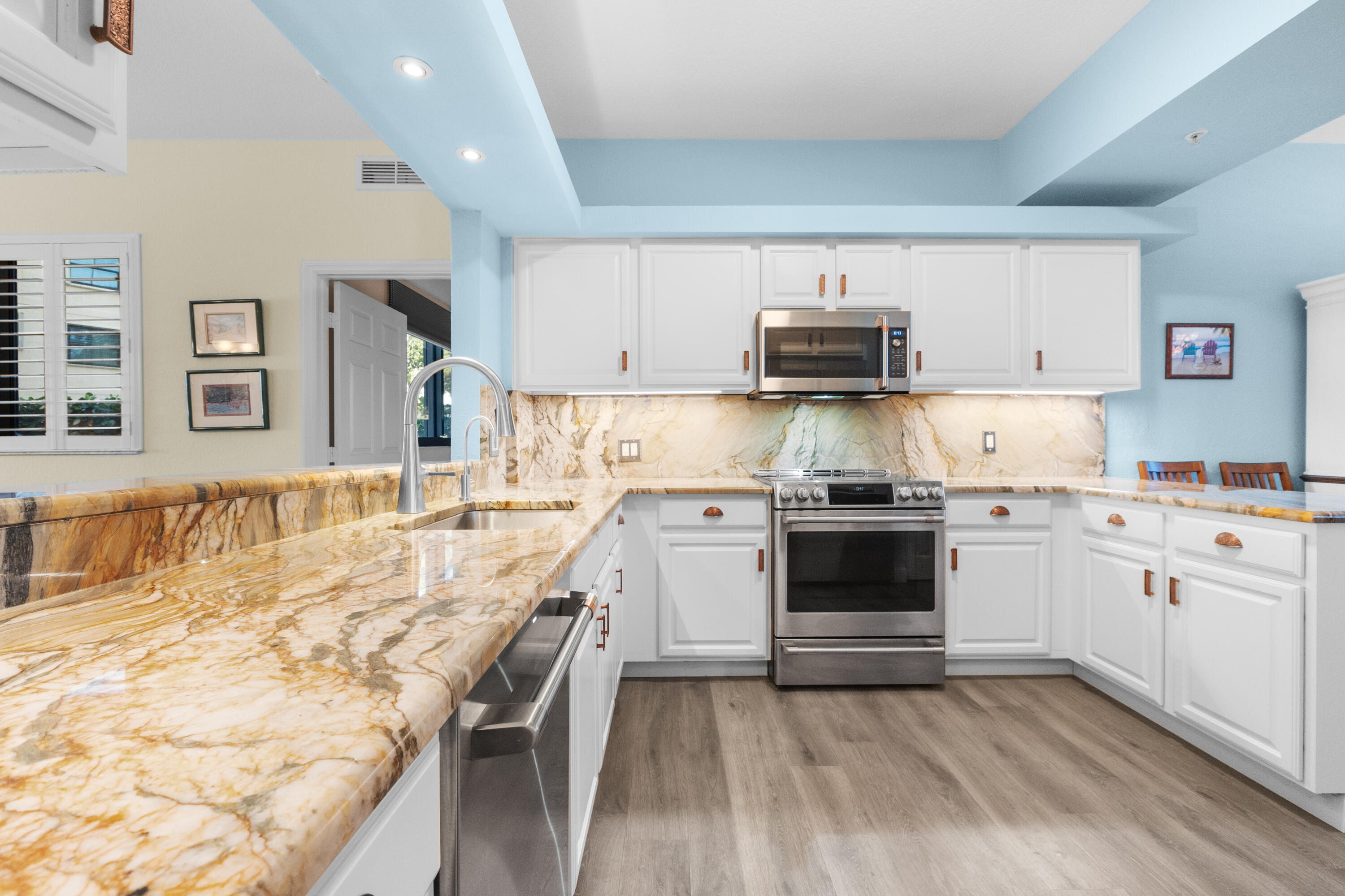 370 Golfview Road, Unit 104 North Palm Beach, FL 33408 - Photo 10 of 28 Kitchen