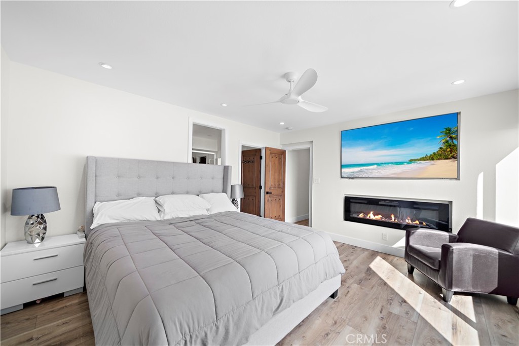 711 Pacific Coast Highway, Unit 330 Huntington Beach, CA 92648 - Photo 23 of 54 a spacious bedroom with a bed and a couch