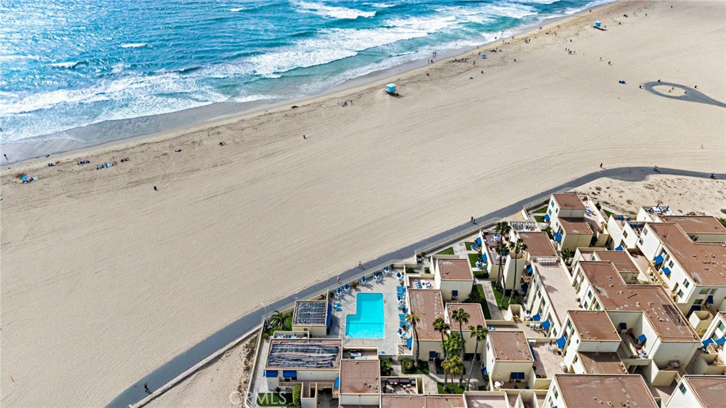 711 Pacific Coast Highway, Unit 330 Huntington Beach, CA 92648 - Photo 36 of 54 a view of an with wooden floor