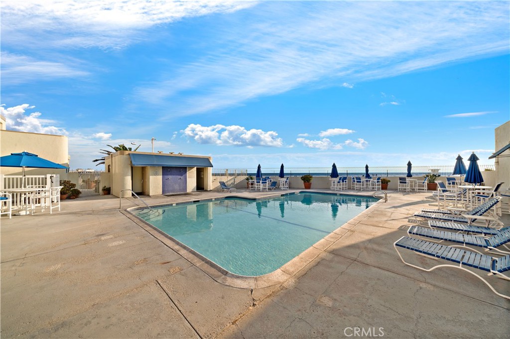 711 Pacific Coast Highway, Unit 330 Huntington Beach, CA 92648 - Photo 38 of 54 a view of a patio with table and chairs