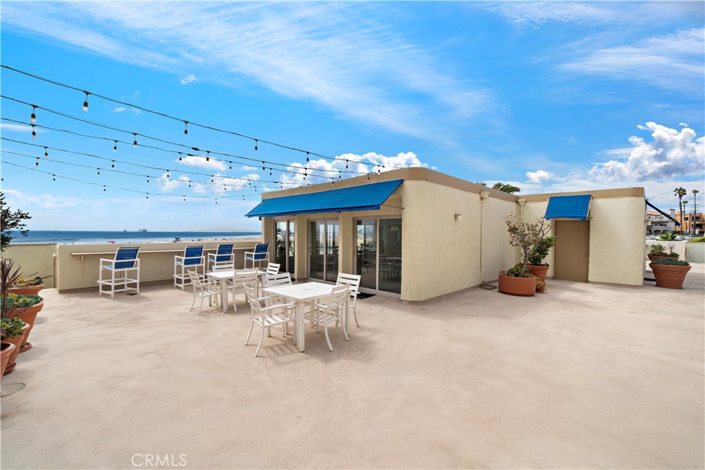 711 Pacific Coast Highway, Unit 330 Huntington Beach, CA 92648 - Photo 39 of 54 a view of a room with gym equipment