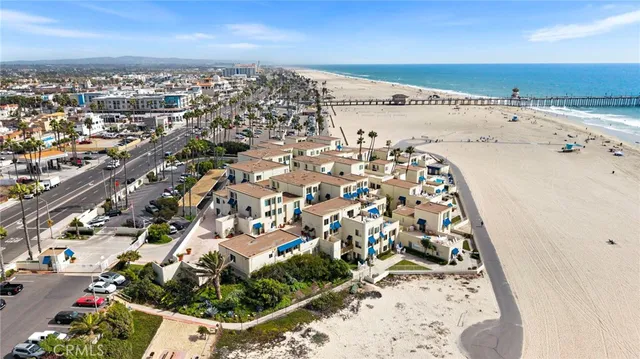$2,850,000 | 711 Pacific Coast Highway, Unit 330, Huntington Beach, CA 92648