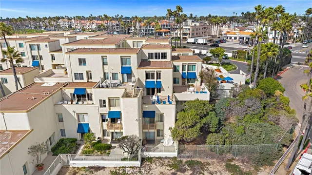 $2,850,000 | 711 Pacific Coast Highway, Unit 330, Huntington Beach, CA 92648